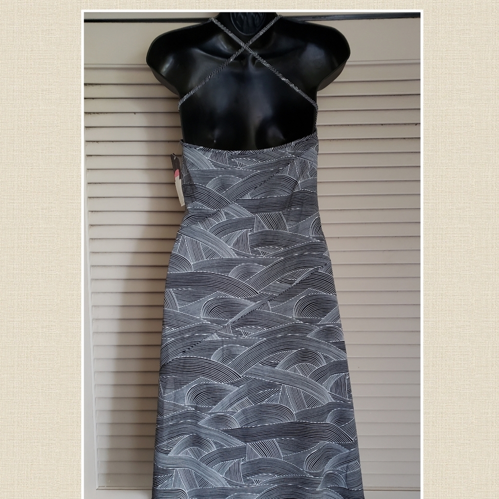 Dress - Picture 3 of 4